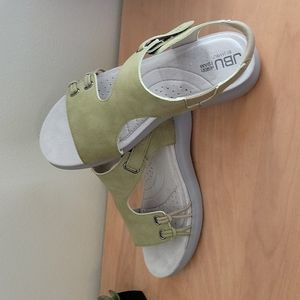 JBU green "Alice" vegan sz9 sandal